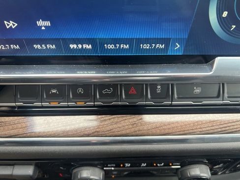 Used 2025 Chevrolet Silverado 1500 LT image 35