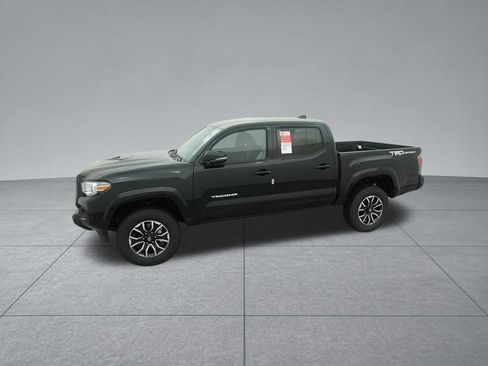 Used 2022 Toyota Tacoma TRD Sport w/ Technology Package RWD image 2