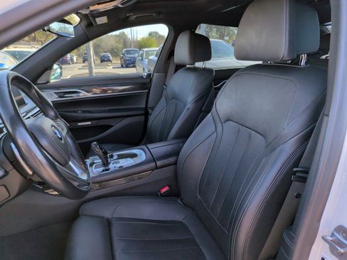 Used 2017 BMW 740i image 23