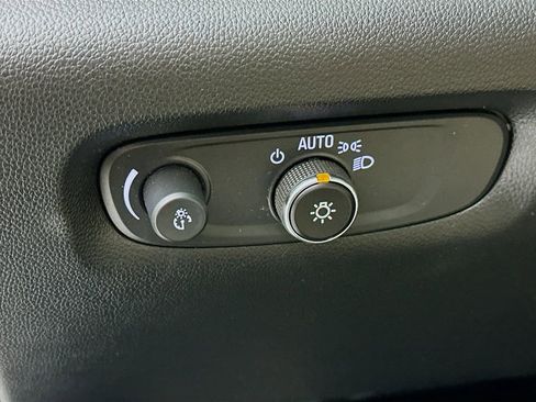 Used 2023 Chevrolet Traverse LT w/ LT Premium Package image 15