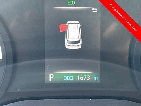 Used 2024 Toyota Sienna XSE w/ XSE Plus Package FWD image 11