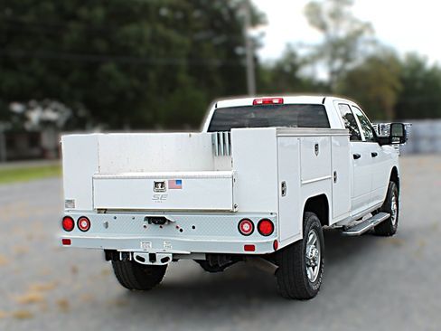 Used 2024 RAM 2500 Tradesman w/ Chrome Appearance Group AWD/4WD image 5