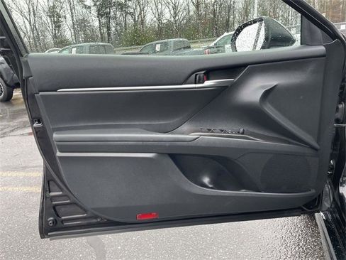 Used 2021 Toyota Camry LE image 15