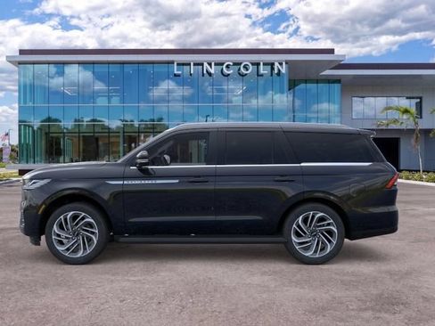 New 2026 Lincoln Navigator Premiere AWD/4WD image 3