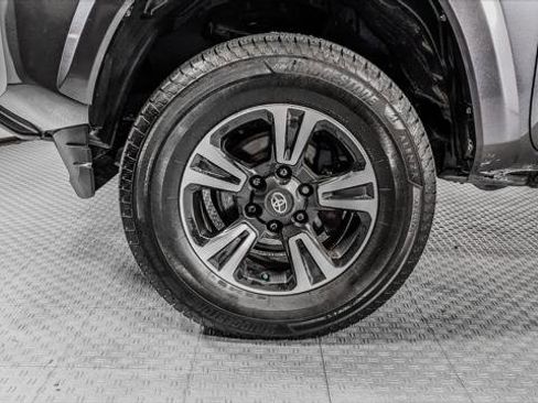 Used 2019 Toyota Tacoma TRD Sport RWD image 32