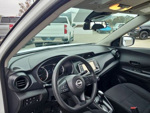 Used 2023 Nissan Kicks S FWD image 10