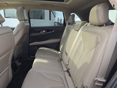 Used 2022 Lincoln Nautilus Reserve AWD/4WD image 10
