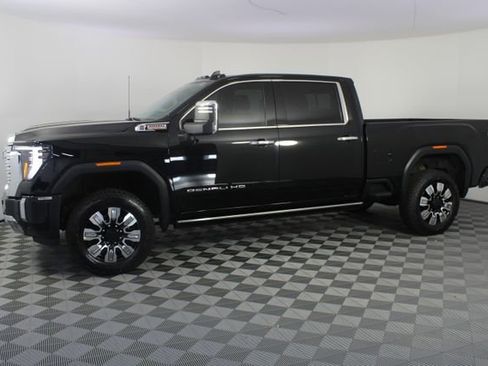 Used 2025 GMC Sierra 3500 Denali w/ Denali Reserve Package image 2