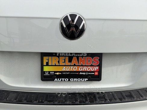 Used 2024 Volkswagen Tiguan SE image 11