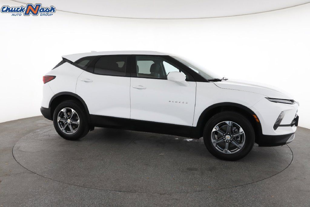 Certified 2026 Chevrolet Blazer LT FWD image 15