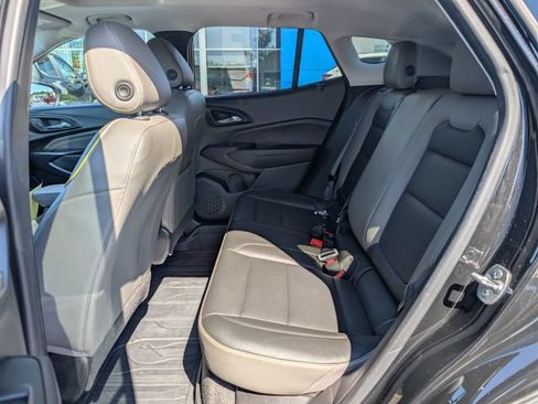 Used 2025 Chevrolet Trax ACTIV w/ Sunroof Package FWD image 15