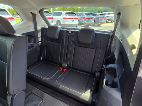 Certified 2023 Volkswagen Tiguan SE w/ Panoramic Sunroof Package FWD image 47