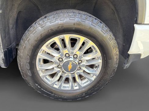 Used 2022 Chevrolet Silverado 2500 High Country AWD/4WD image 16