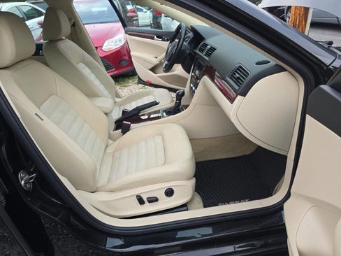 Used 2012 Volkswagen Passat 3.6 SEL Premium image 27