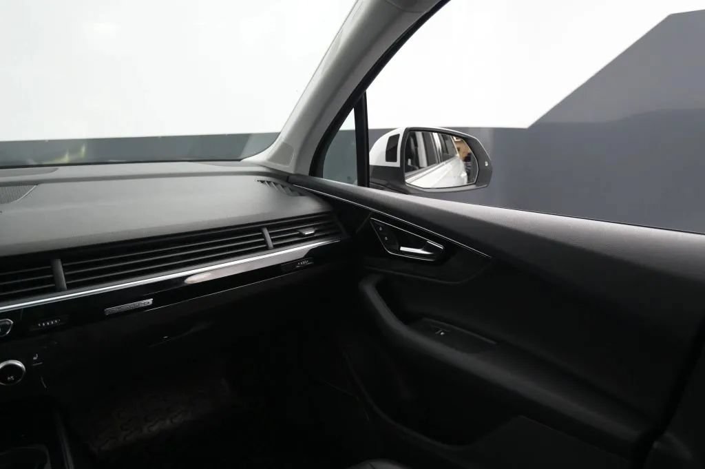 Used 2018 Audi Q7 3.0T Premium Plus w/ Premium Plus Package AWD/4WD image 35