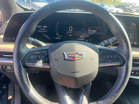 Used 2024 Cadillac XT4 Luxury w/ Cold Weather Package image 16