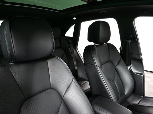 Certified 2025 Porsche Macan image 24