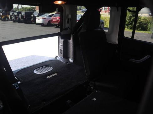 Used 2015 Jeep Wrangler Unlimited Sahara w/ Connectivity Group AWD/4WD image 45