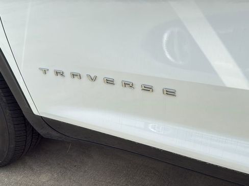 Used 2026 Chevrolet Traverse LT FWD image 10