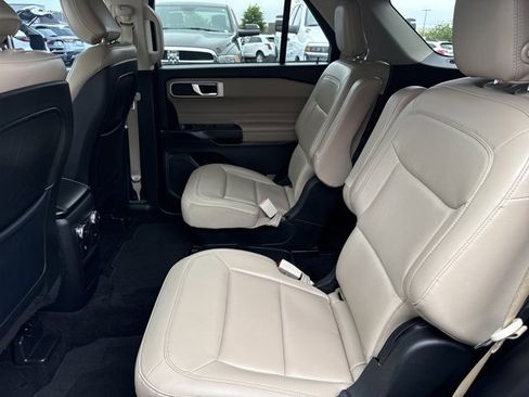 Used 2020 Ford Explorer XLT w/ Equipment Group 202A RWD image 6