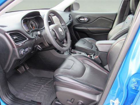 Used 2022 Jeep Cherokee Trailhawk w/ Premium Leather Package image 13