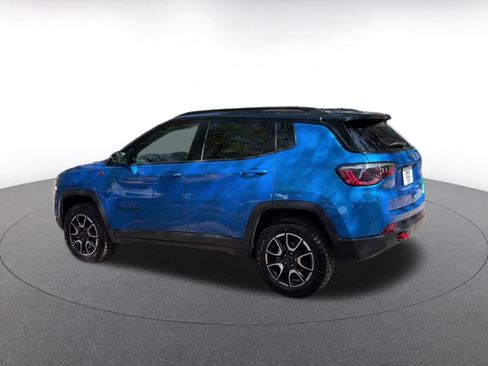 Used 2025 Jeep Compass Trailhawk AWD/4WD image 10