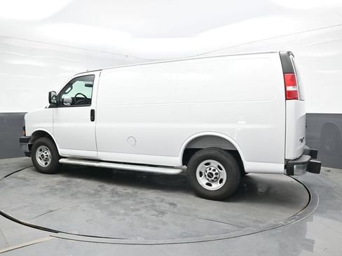 Used 2025 GMC Savana 2500 w/ Driver Convenience Package RWD image 4