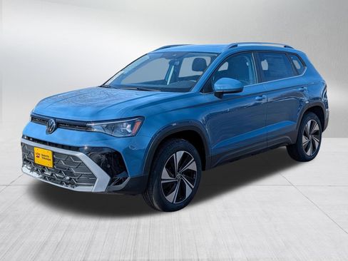 New 2026 Volkswagen Taos SE image 2