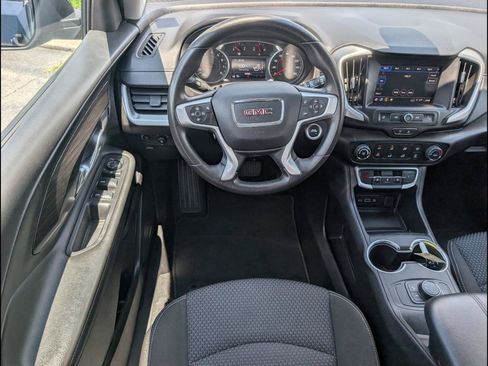 Used 2024 GMC Terrain SLE AWD/4WD image 9