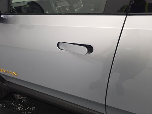 Used 2022 Rivian R1T Adventure AWD/4WD image 34