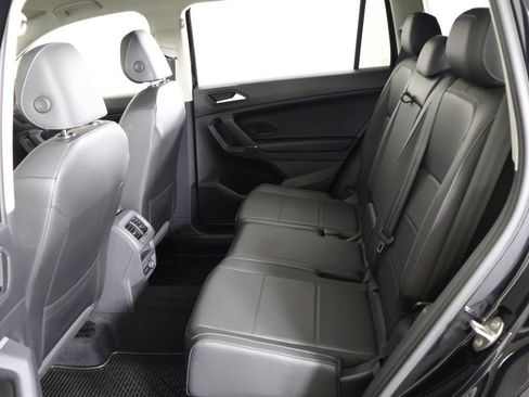 Used 2020 Volkswagen Tiguan SE image 32