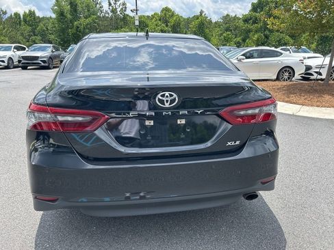 Used 2022 Toyota Camry XLE w/ Navigation Package FWD image 4