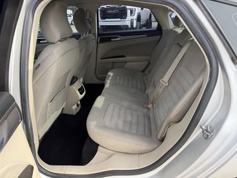 Used 2017 Ford Fusion SE image 14