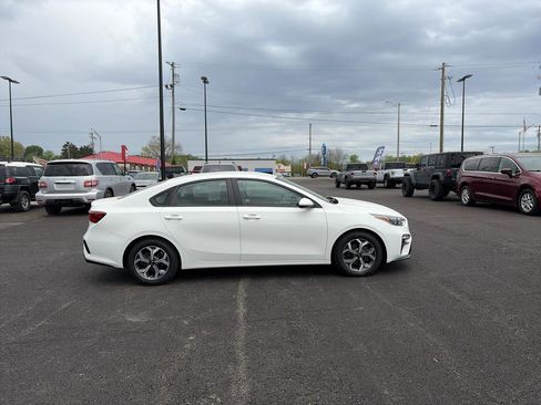 Used 2021 Kia Forte LXS FWD image 2