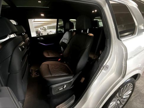 Used 2024 BMW X7 xDrive40i AWD/4WD image 19