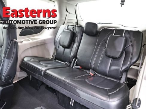Used 2023 Chrysler Pacifica Touring-L FWD image 27