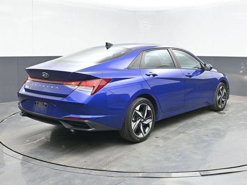 Used 2023 Hyundai Elantra SEL w/ Convenience Package FWD image 10