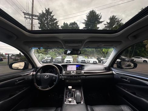 Used 2016 Lexus LS 460 w/ Comfort Package RWD image 6