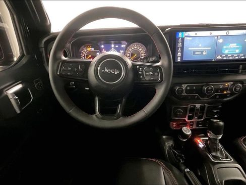 Used 2024 Jeep Wrangler Unlimited Rubicon w/ Convenience Group AWD/4WD image 6