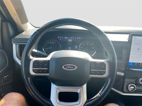 Used 2023 Ford Expedition Max XLT image 11