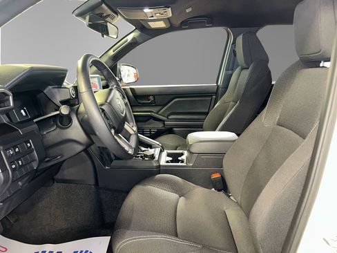 Used 2025 Toyota 4Runner SR5 AWD/4WD image 9