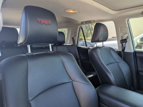 Used 2018 Toyota 4Runner TRD Off-Road Premium w/ Convenience Package image 6