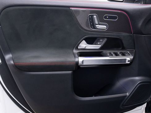 Used 2022 Mercedes-Benz GLB 250 4MATIC image 12