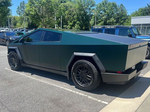 Used 2025 Tesla Cybertruck AWD Crew Cab image 3