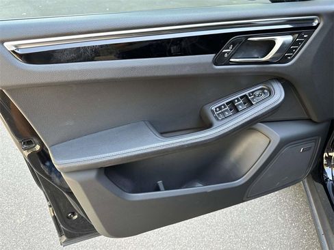 Used 2024 Porsche Macan image 16