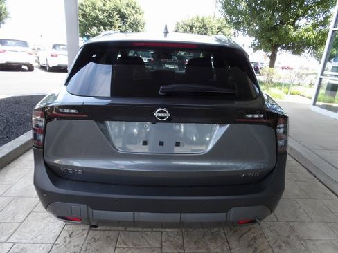 Used 2025 Nissan Kicks SV w/ SV Premium Package image 6