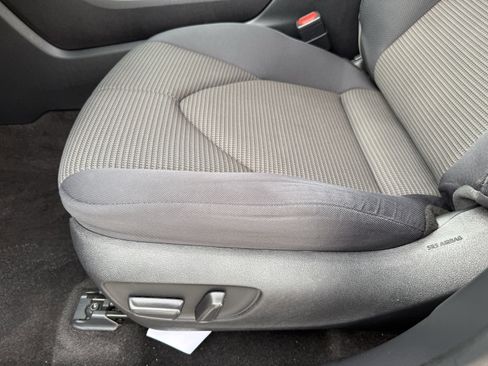 Used 2023 Toyota Highlander L image 29