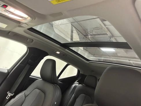 Used 2025 Volvo XC40 B5 Core image 23
