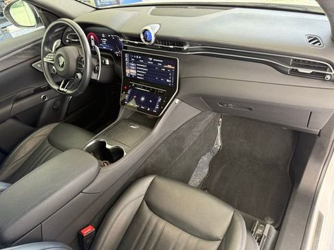 Certified 2023 Maserati Grecale Modena image 16