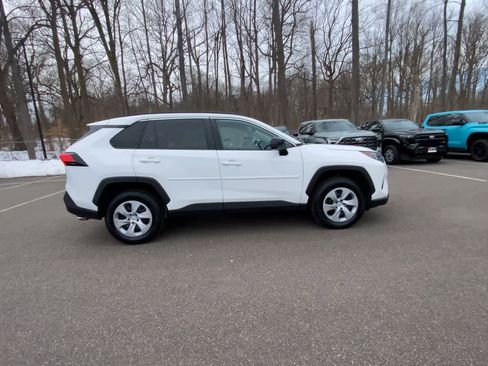 Used 2021 Toyota RAV4 LE image 12